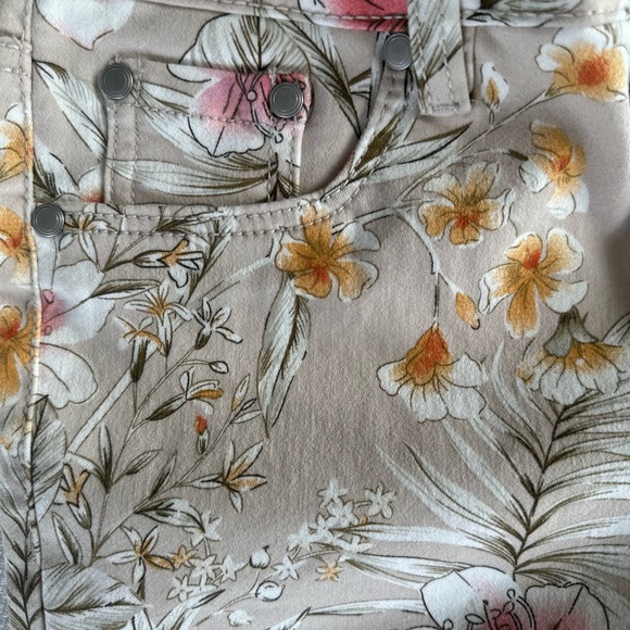 SUKO JEANS Floral Pull on Shorts Size 4 - Picture 8 of 12